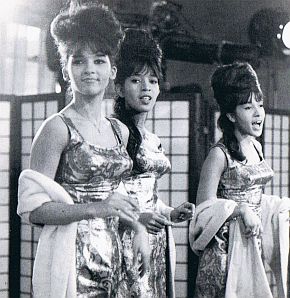 The Ronettes appeared on ‘Bandstand’ 2x in 1963 w/ big hit “Be My Baby.” Click on photo for their story. The Ronettes appeared on ‘Bandstand’ 2x in 1963 w/ big hit “Be My Baby.” Click on photo for their story.