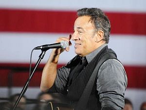 Nov 2012: Bruce Springsteen sharing a joke with audience at Des Moines, Iowa rally about late-night Obama phone calls. Nov 2012: Bruce Springsteen sharing a joke with audience at Des Moines, Iowa rally about late-night Obama phone calls.