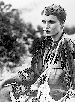 Mia Farrow, ABC-TV publicity photo, 1968. Mia Farrow, ABC-TV publicity photo, 1968.