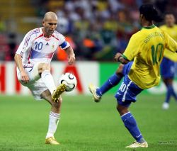 Zidane vs. Renaldinho, undated.