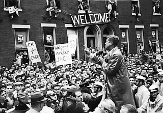 Oct 31 1960: JFK tells Temple University students in Philadelphia he’d like to have a 5th TV debate with Nixon, who could “bring President Eisenhower along, too.” Photo: TSutpen.Blogspot.com