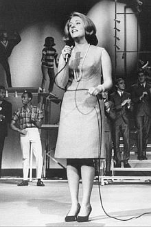 Lesley Gore, shown at 1964 TAMI concert, appeared on Bandstand, May 1963, singing “It’s My Party.” Click for 'Best of' CD.