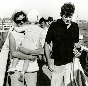 August 21, 1959: Jackie, JFK, and family members returning to shore after sailing off Hyannis, MA.