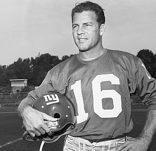 Frank Gifford in light New York Giants workout attire, 1963.