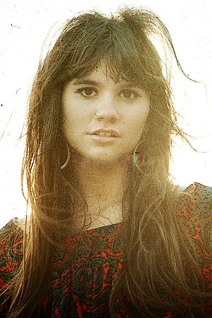 1970: Linda Ronstadt, long hair days. Photo, Michael Ochs.