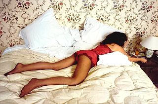 Linda Ronstadt in photo by Annie Leibovitz that appeared in the Dec. 2nd, 1976 issue of ‘Rolling Stone’ magazine, over which Ronstadt and her manager reportedly had no veto.