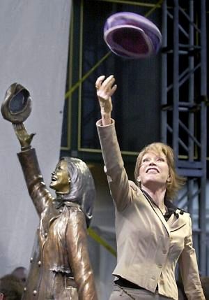 At the May 2002 unveiling in Minneapolis, Mary Tyler Moore tosses her tam near the statue featuring the famous TV show opening. (Pioneer Press /Joe Rossi) 