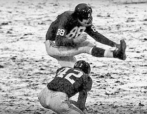 Dec 14, 1958. Pat Summerall kicks winning field goal in the snow against the Browns to advance Giants to playoff game. 