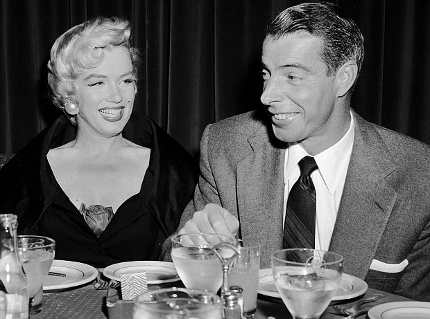 Marilyn Monroe and Joe DiMaggio at a later 1954 restaurant outing in New York city at the El Morocco. During their courtship, Joe had also brought Marilyn to Toots Shor’s and other famous Manhattan haunts for celebrities of that era. 